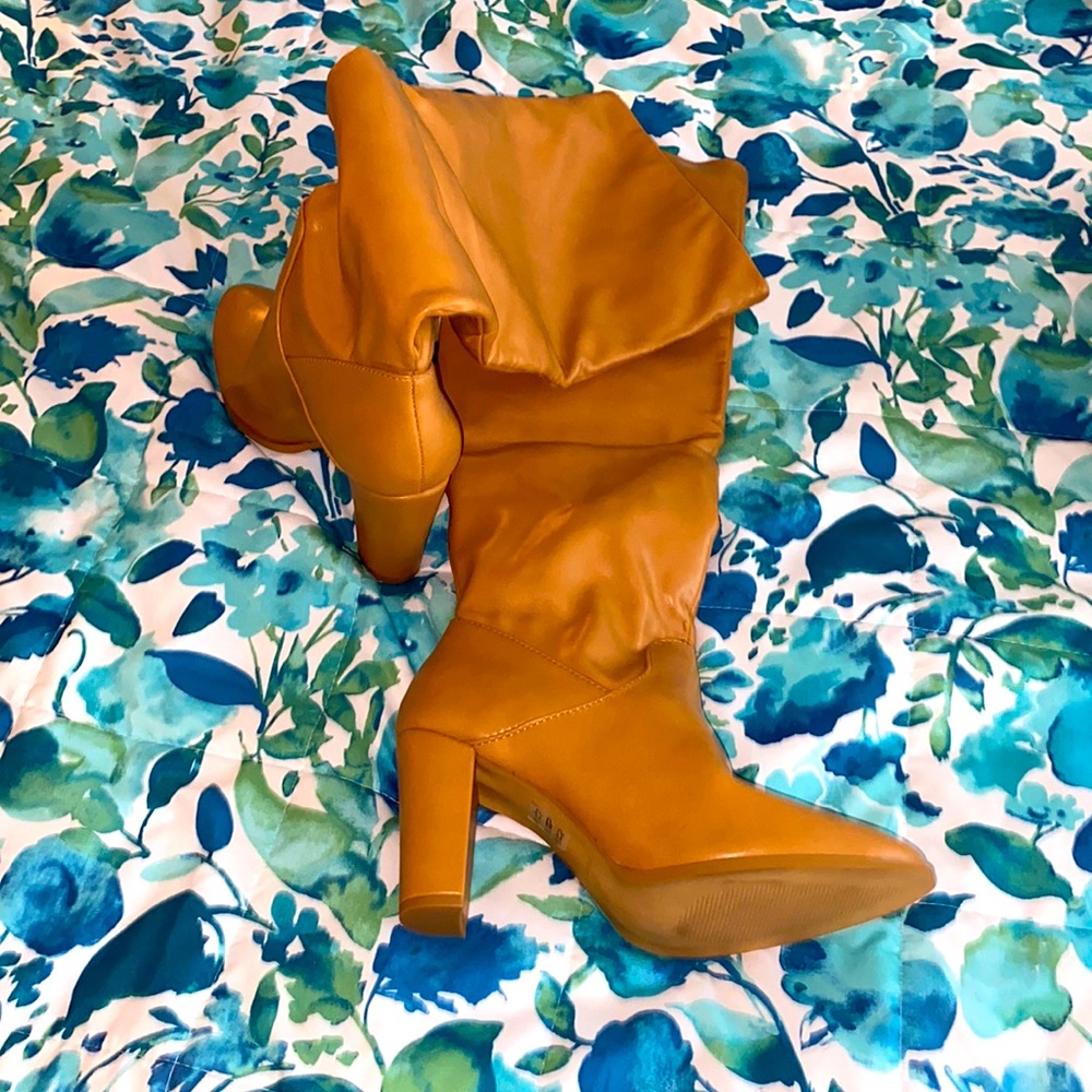 New with tags never worn Express boot